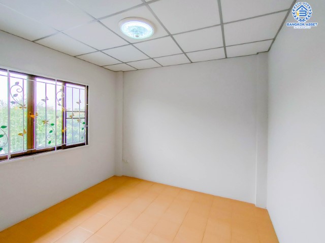 *****ทาวน์เฮ้าส์มือสองย่านนนทบุรี ม.ออมธนา ชัยพฤกษ์-วงแหวน #หลังมุม เนื้อที่กว้างขวางถึงเกือบ 79 ตร.ว. ฟังก์ชันจัดเต็ม 3 ห้องนอน 4 ห้องน้ำ 2 ที่จอดรถ หลังใหญ่ พื้นที่เยอะ ต่อเติมหลังบ้านอย่างดี บนทำเลดี เชื่อมต่อถ.กาญจนาภิเษก ใกล้ทางด่วน "ศรีรัช"